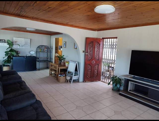 3 BEDROOM HOUSE FOR SALE IN SHALLCROSS